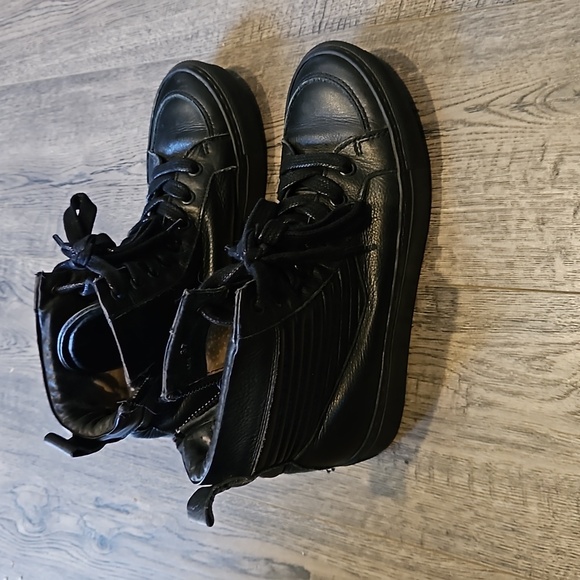 Twist & Tango size 37, US 7 Black Leather Ankle High Zip Up Boots - Picture 3 of 10